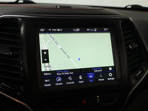 Used 2022 Jeep Cherokee Trailhawk w/ Sun, Sound & Nav Group AWD/4WD image 7