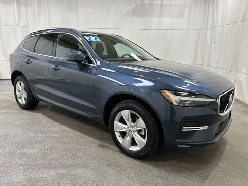 Used 2022 Volvo XC60 B5 Momentum image 2
