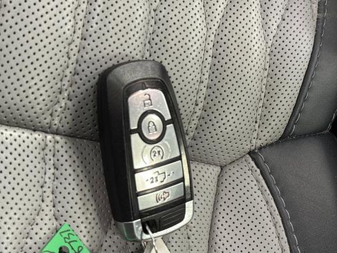 Used 2023 Ford F150 Limited image 33