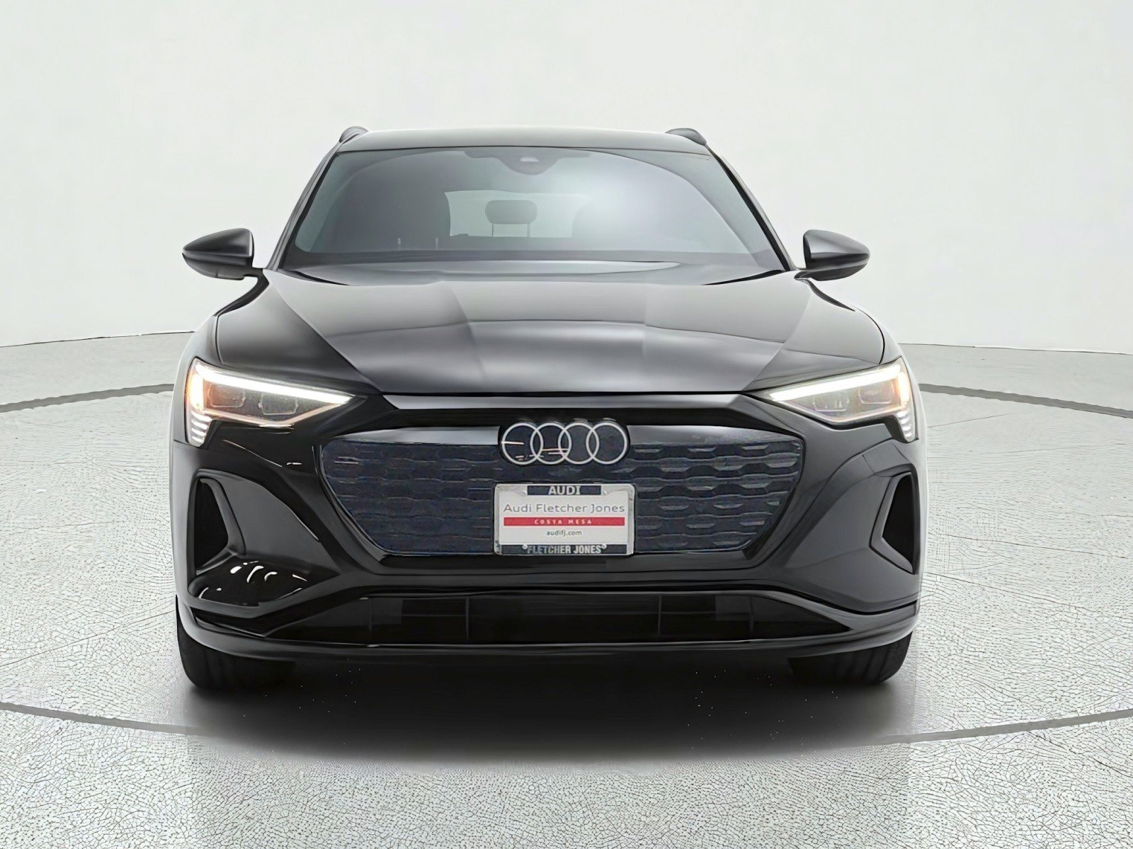 Used 2024 Audi Q8 e-tron Premium AWD/4WD image 2