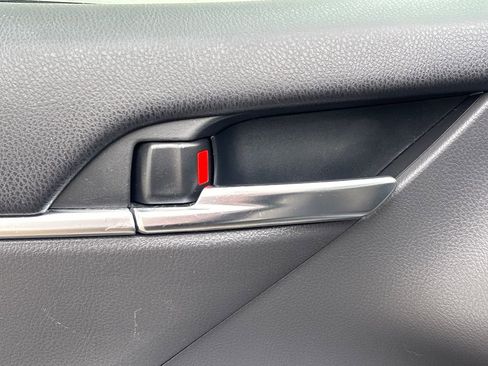 Used 2018 Toyota Camry SE image 8