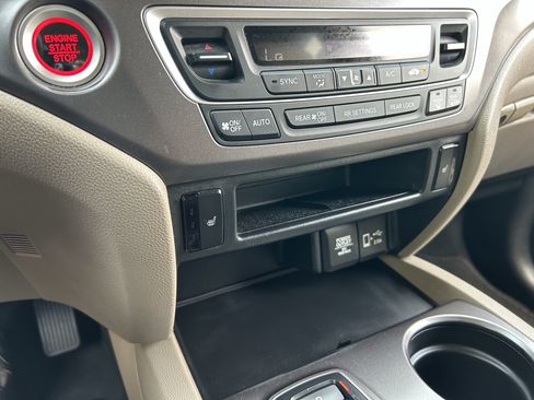 Used 2021 Honda Pilot EX image 23
