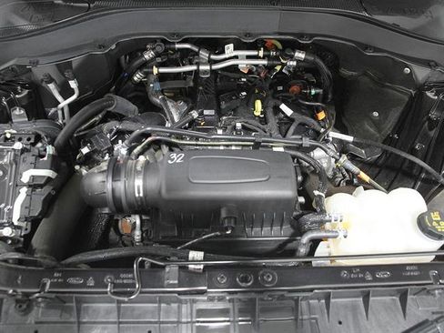 Used 2022 Ford Explorer XLT w/ Equipment Group 202A image 23