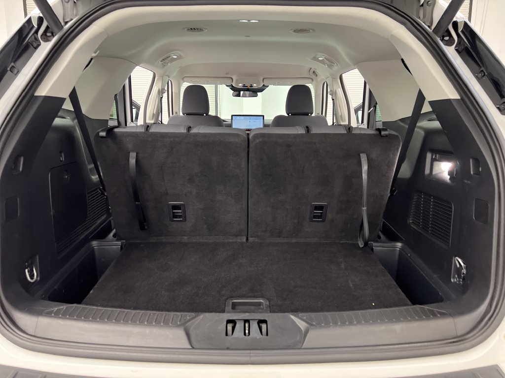 Used 2025 Ford Explorer Active AWD/4WD image 42