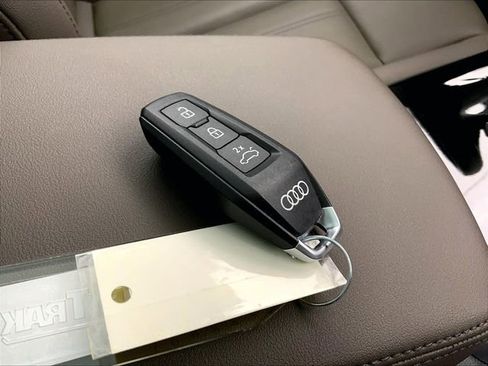 Certified 2025 Audi Q5 Premium w/ Convenience Package AWD/4WD image 20