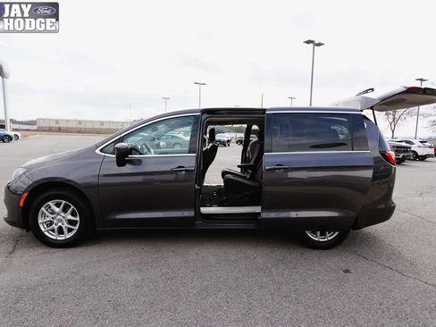 Used 2023 Chrysler Voyager LX image 52