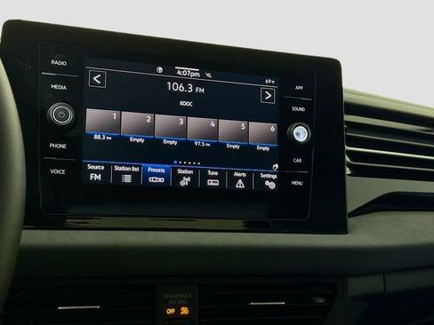 Used 2025 Volkswagen Jetta SE w/ Sunroof Package image 15