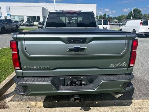 Used 2025 Chevrolet Silverado 2500 High Country w/ Technology Package AWD/4WD image 9