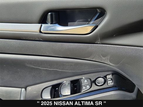 New 2025 Nissan Altima 2.5 SR image 15