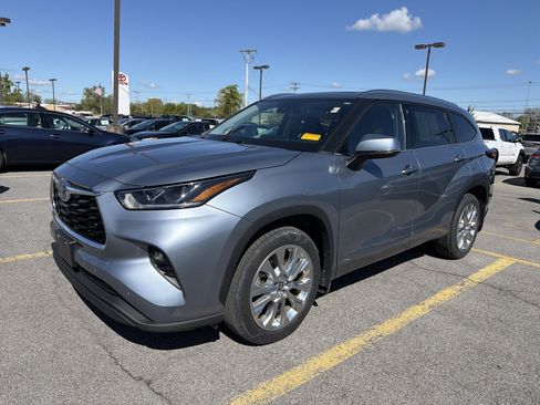 Used 2023 Toyota Highlander Limited AWD/4WD image 4