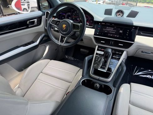 Used 2022 Porsche Cayenne AWD/4WD image 42