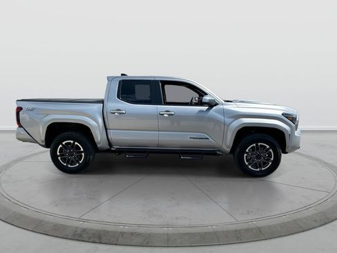 Used 2025 Toyota Tacoma TRD Sport AWD/4WD image 9