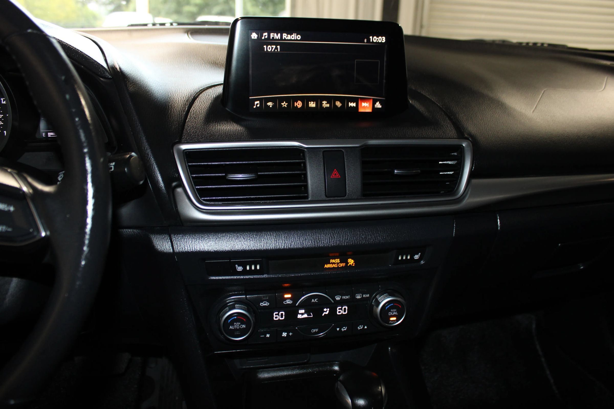 Used 2018 MAZDA MAZDA3 Touring FWD image 16