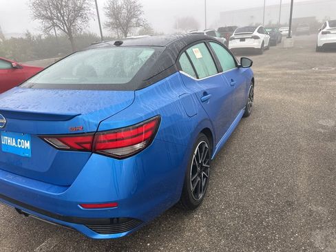 Used 2025 Nissan Sentra SR w/ SR Premium Package image 6