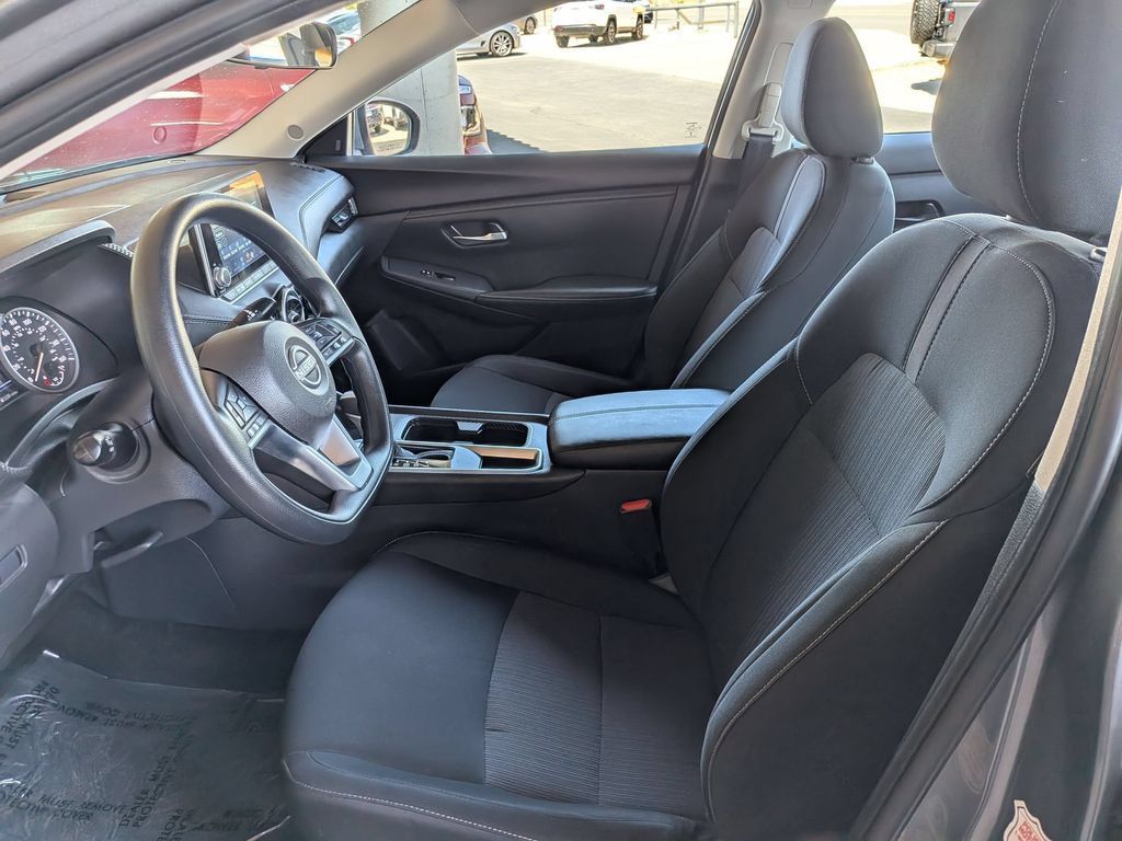 Used 2025 Nissan Sentra SV FWD image 15