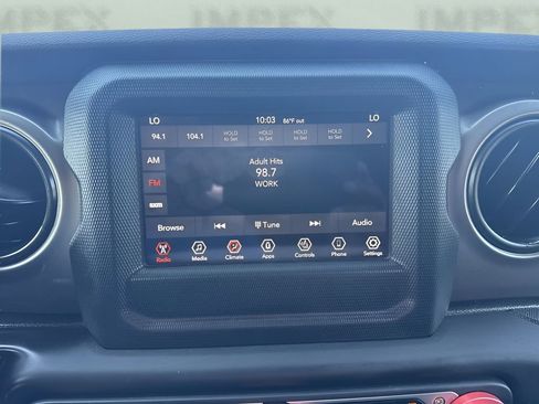 Used 2021 Jeep Gladiator Sport AWD/4WD image 17
