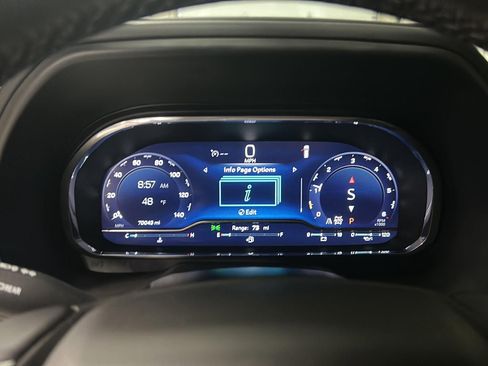 Used 2022 Chevrolet Suburban LT w/ Luxury Package image 16