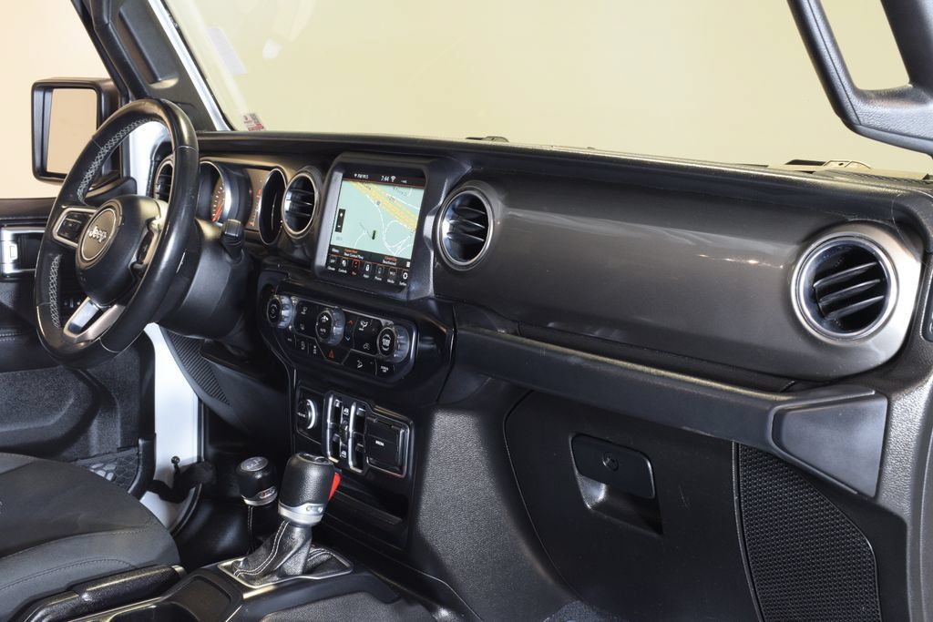 Used 2020 Jeep Wrangler Unlimited Sahara w/ Uconnect 4C Nav & Sound Group AWD/4WD image 32
