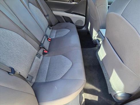 Used 2019 Toyota Camry LE image 18