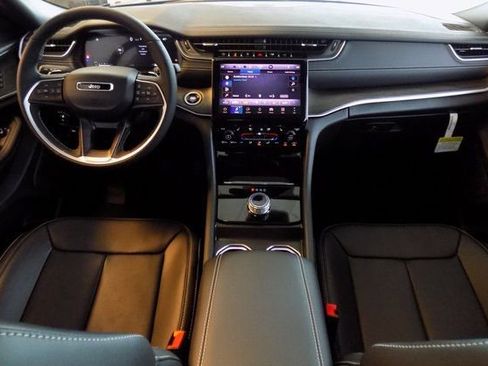 New 2025 Jeep Grand Cherokee Limited w/ Luxury Tech Group II image 13