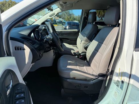 Used 2012 Dodge Grand Caravan SXT image 11