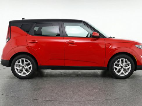 Used 2025 Kia Soul LX w/ LX Technology Package image 11