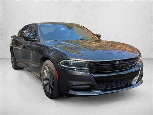 Used 2022 Dodge Charger SXT w/ Blacktop Package image 3