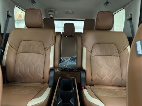 New 2026 Nissan Pathfinder Platinum image 14