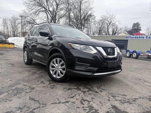 Used 2018 Nissan Rogue S image 1