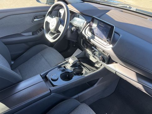 Used 2022 Nissan Rogue SV image 19