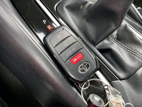 Used 2026 Toyota Corolla SE FWD image 14