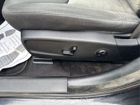 Used 2018 Chrysler 300 Touring w/ Sport Appearance Package image 28