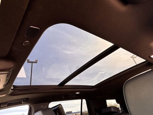 Used 2021 GMC Yukon Denali w/ Denali Premium Package image 20