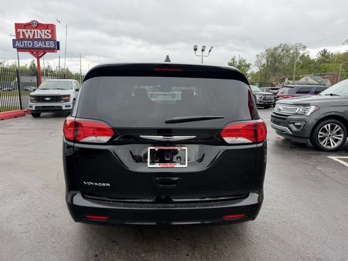 Used 2024 Chrysler Voyager LX FWD image 6