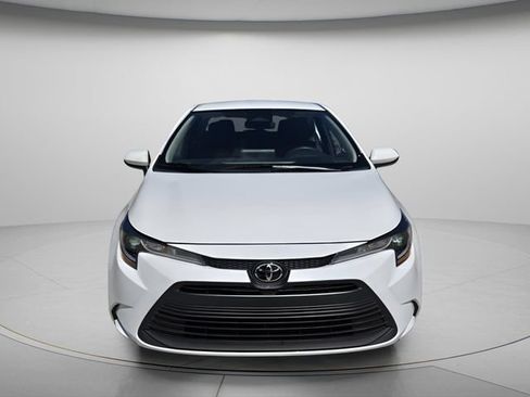 Used 2025 Toyota Corolla LE FWD image 4