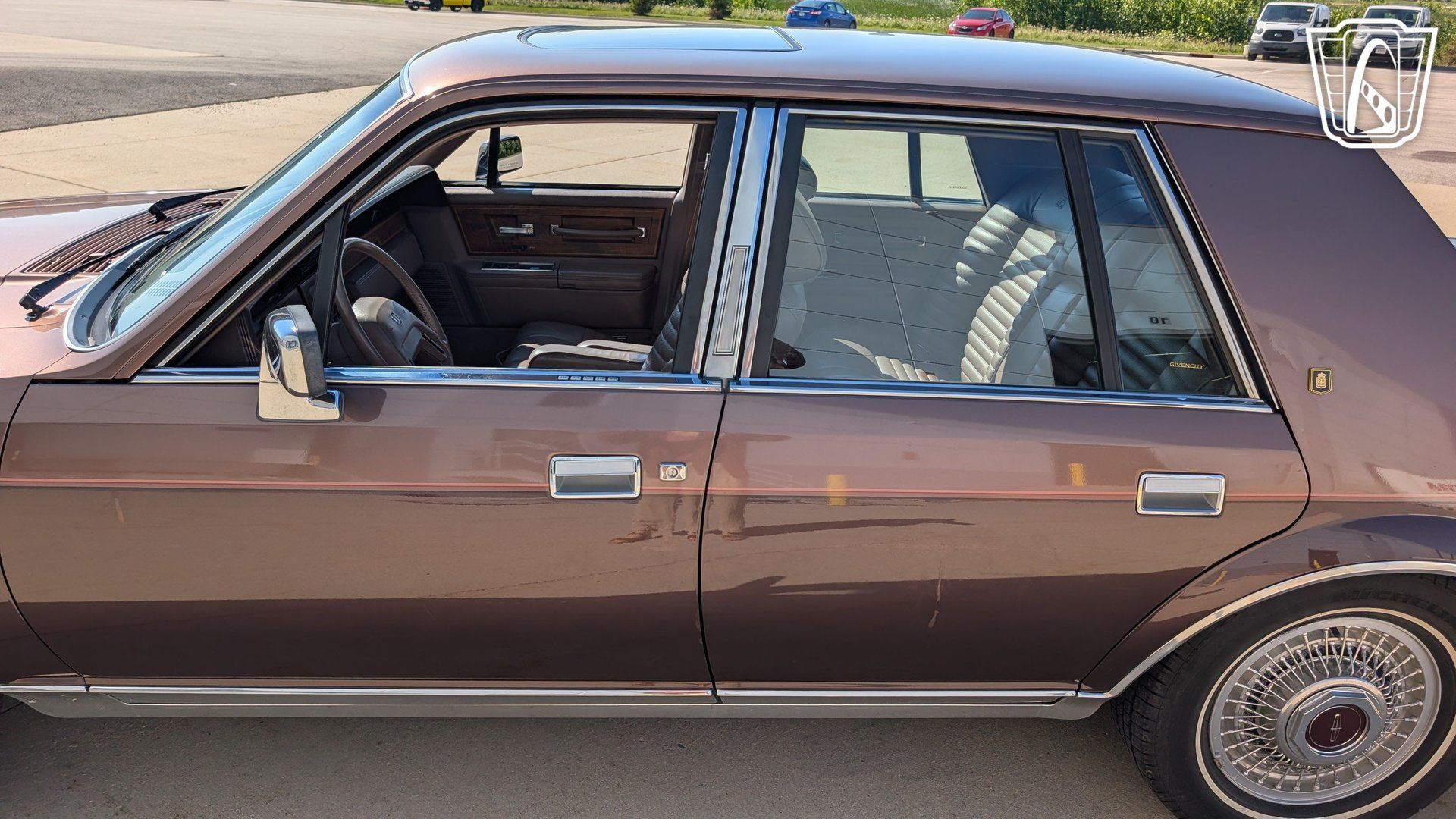 Used 1987 Lincoln Continental Signature RWD image 29