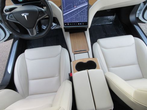 Used 2020 Tesla Model S Long Range Plus image 17