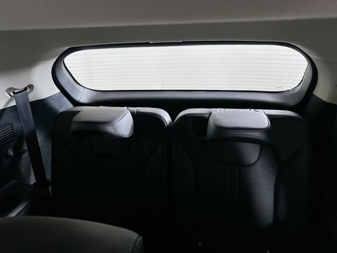 Used 2025 Kia Sorento S w/ Panoramic Sunroof Package image 35