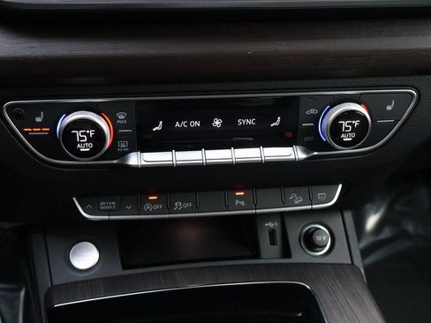 Used 2022 Audi Q5 2.0T Premium w/ Convenience Package image 26