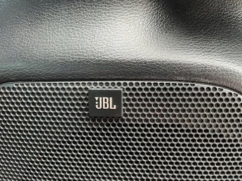 Used 2020 Toyota Tacoma Limited image 18