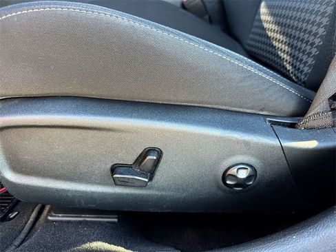 Used 2019 Dodge Charger R/T w/ Blacktop Package image 12