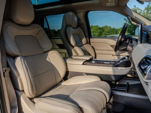 Used 2019 Lincoln Navigator L Reserve AWD/4WD image 33