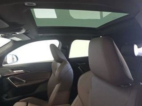 Used 2025 BMW X2 xDrive28i image 4