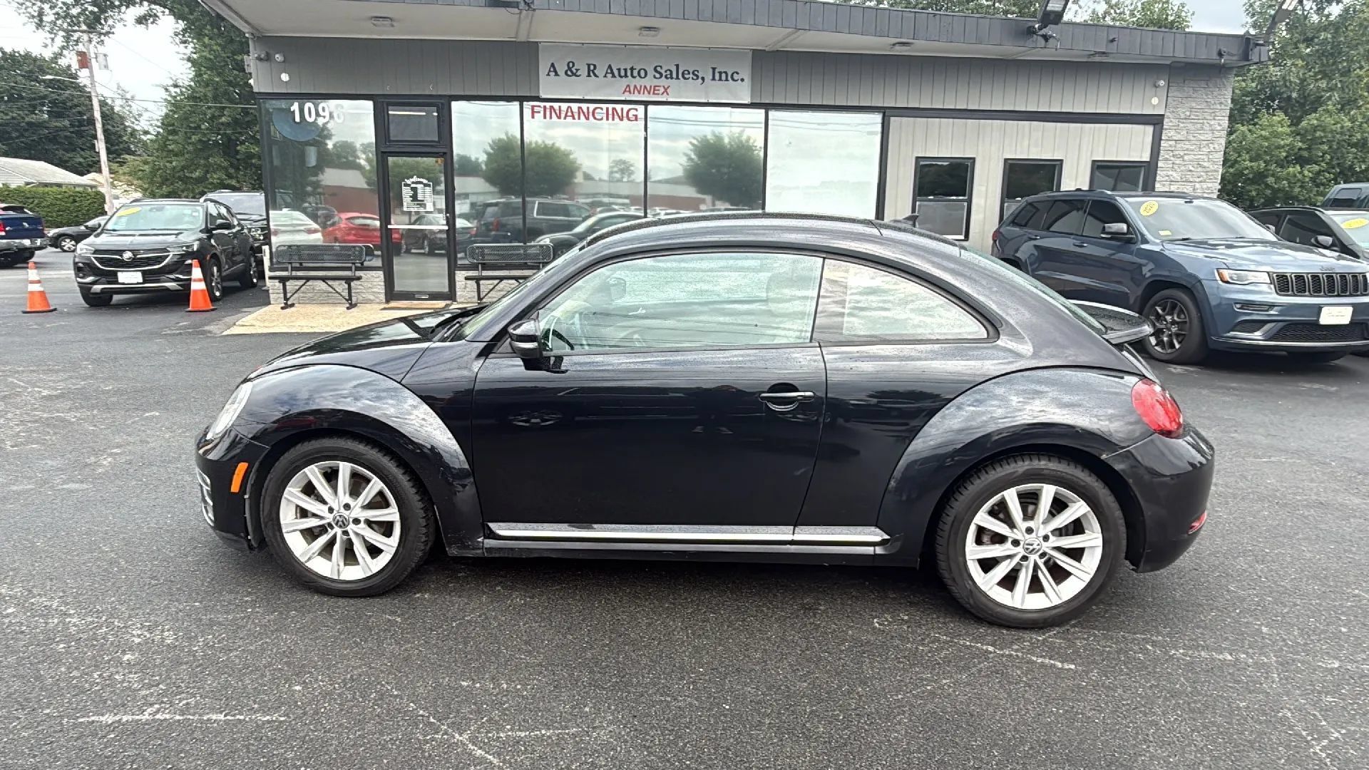 Used 2017 Volkswagen Beetle 1.8T SE FWD image 4