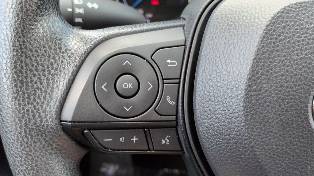 Used 2025 Toyota RAV4 LE AWD/4WD image 18