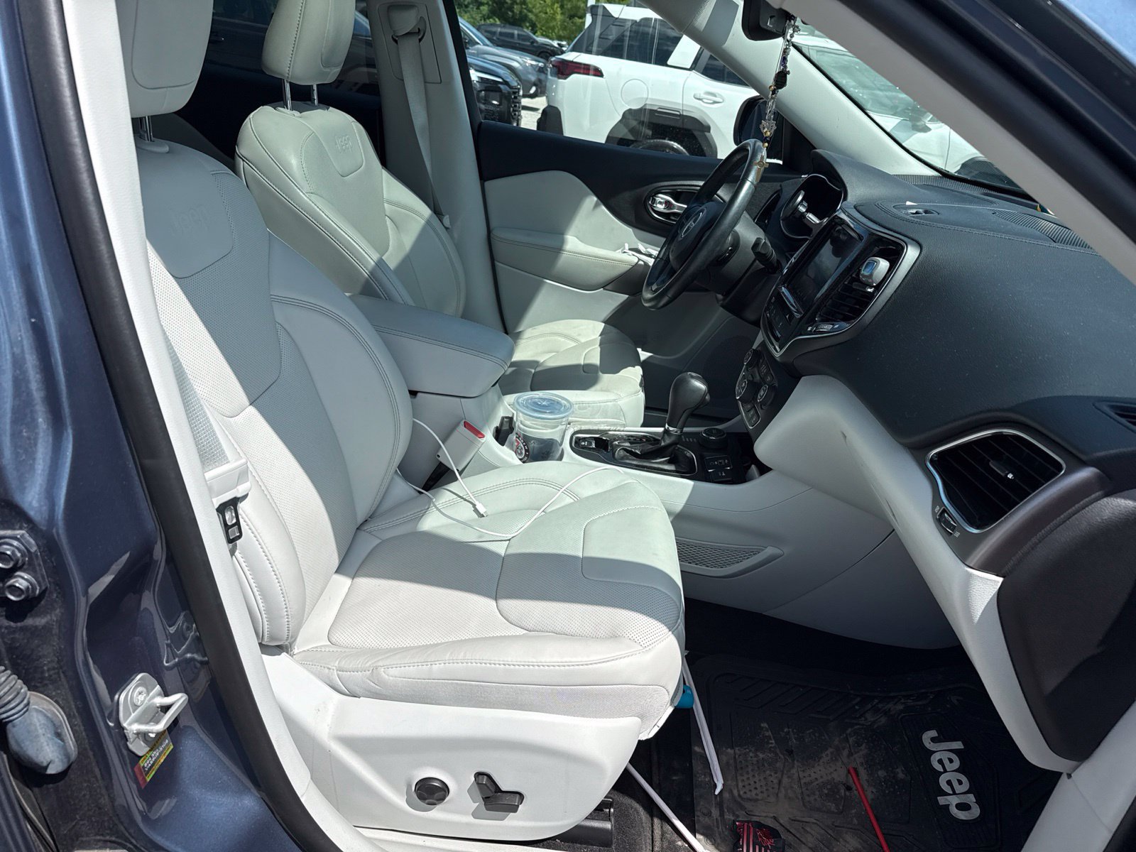 Used 2021 Jeep Cherokee Limited w/ Elite Package AWD/4WD image 23