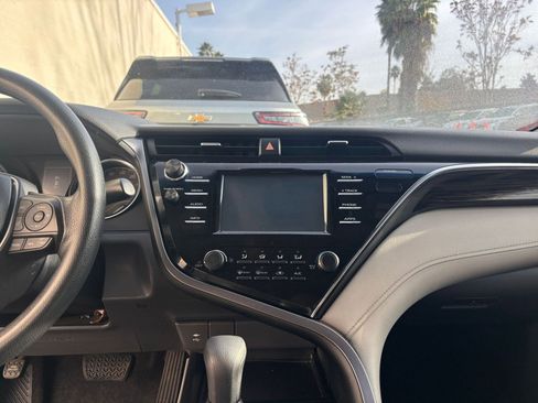 Used 2018 Toyota Camry LE image 18