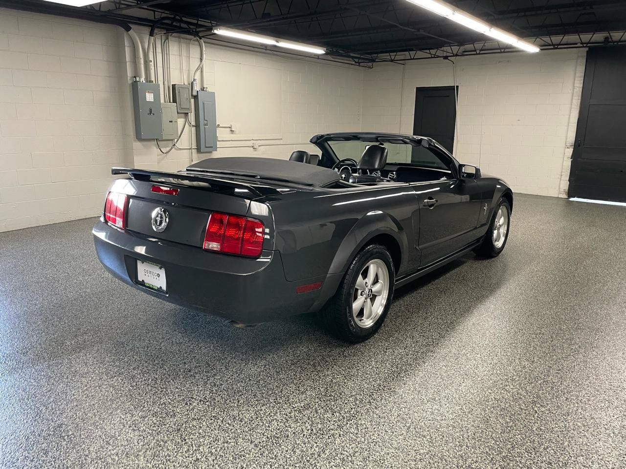 Used 2007 Ford Mustang Convertible RWD image 12