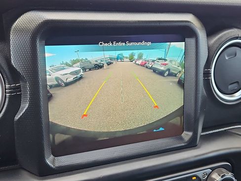 Used 2023 Jeep Wrangler Unlimited Sahara w/ Cold Weather Group AWD/4WD image 15