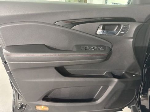 Used 2023 Honda Ridgeline Black Edition image 18